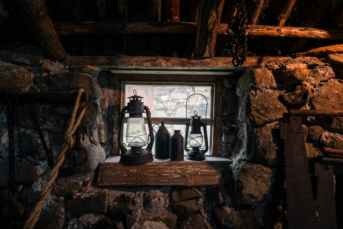 pioneer home vacation used rental personal – rustic wooden cabin with stone fireplace and vintage furnishings
